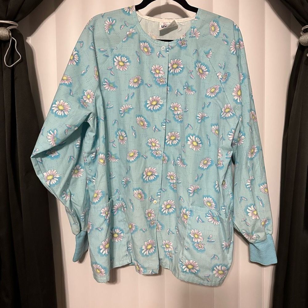 Uniform jacket scrub top ,blue floral, 2 front pockets button down long sleeve